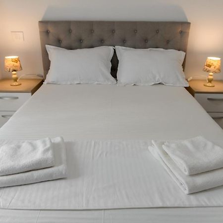 Luxury Apartments Newton By Glam Iasi Bagian luar foto