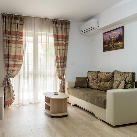 Luxury Apartments Newton By Glam Iasi Bagian luar foto