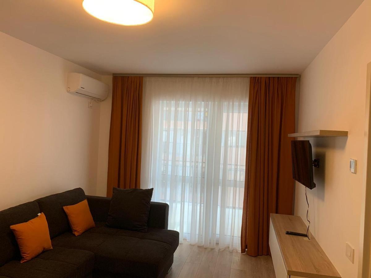 Luxury Apartments Newton By Glam Iasi Bagian luar foto