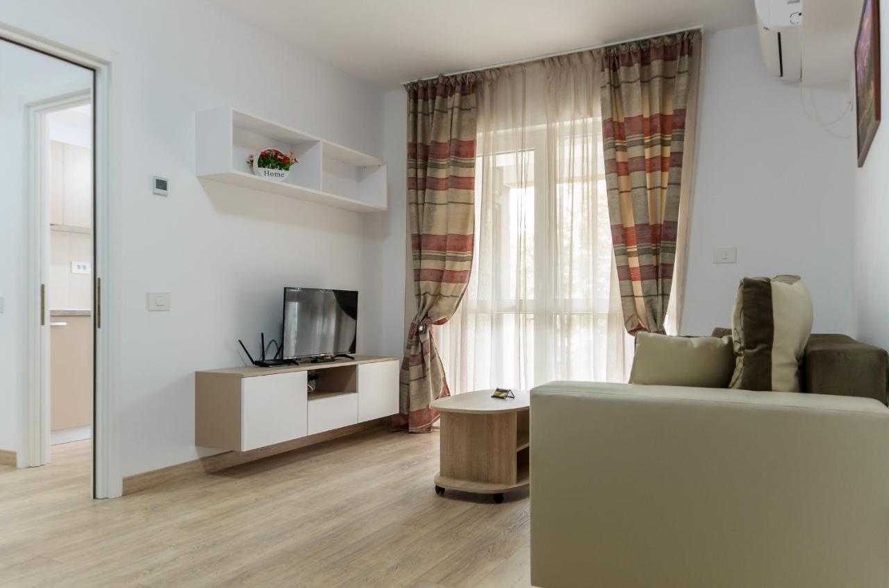 Luxury Apartments Newton By Glam Iasi Bagian luar foto