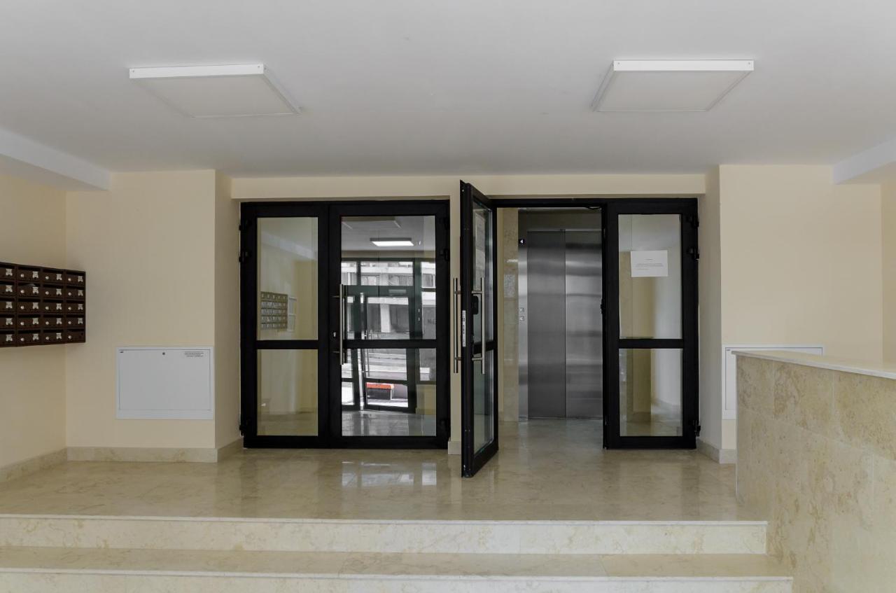 Luxury Apartments Newton By Glam Iasi Bagian luar foto