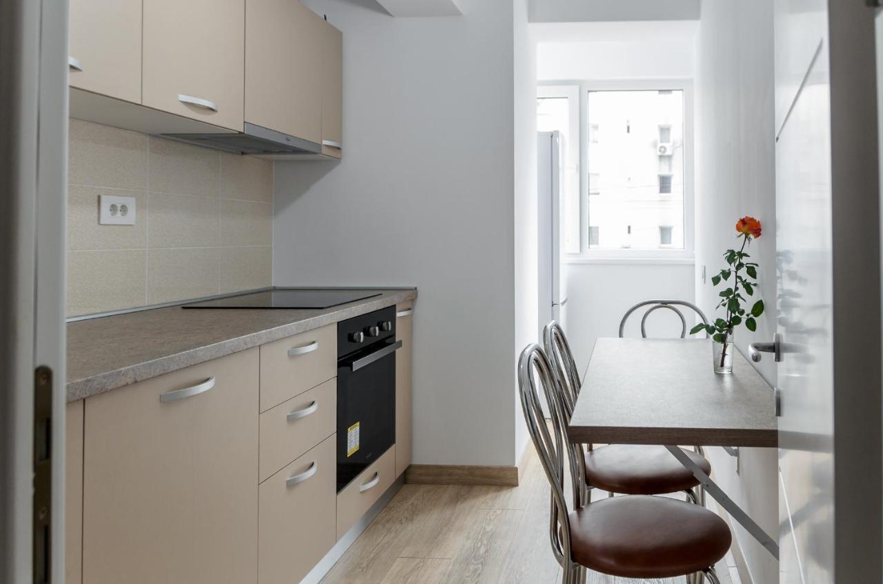 Luxury Apartments Newton By Glam Iasi Bagian luar foto