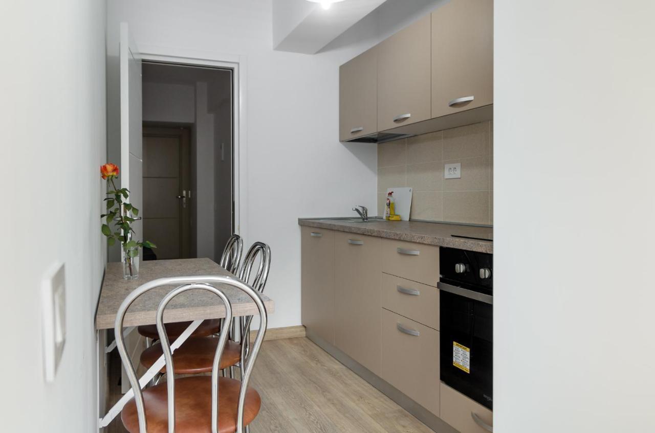 Luxury Apartments Newton By Glam Iasi Bagian luar foto