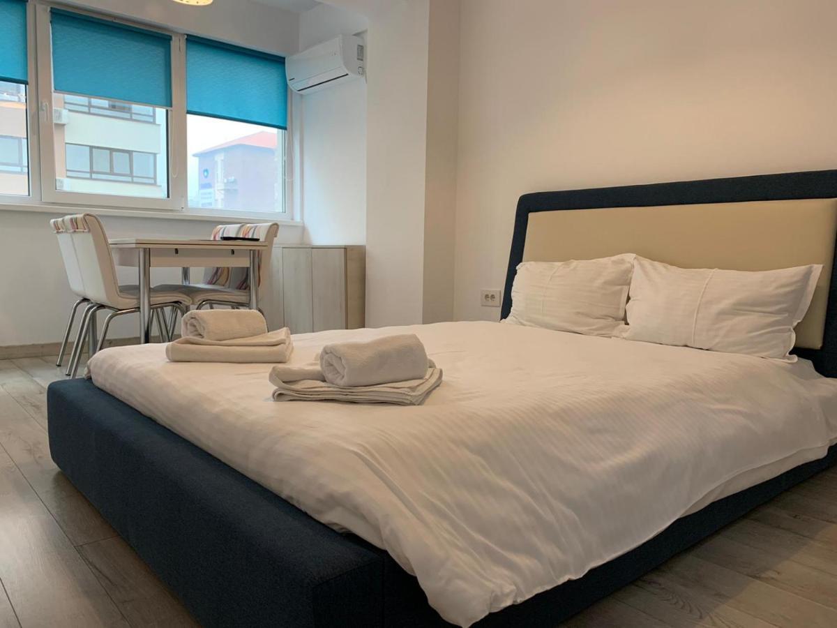 Luxury Apartments Newton By Glam Iasi Bagian luar foto