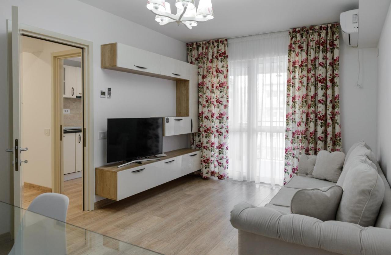 Luxury Apartments Newton By Glam Iasi Bagian luar foto