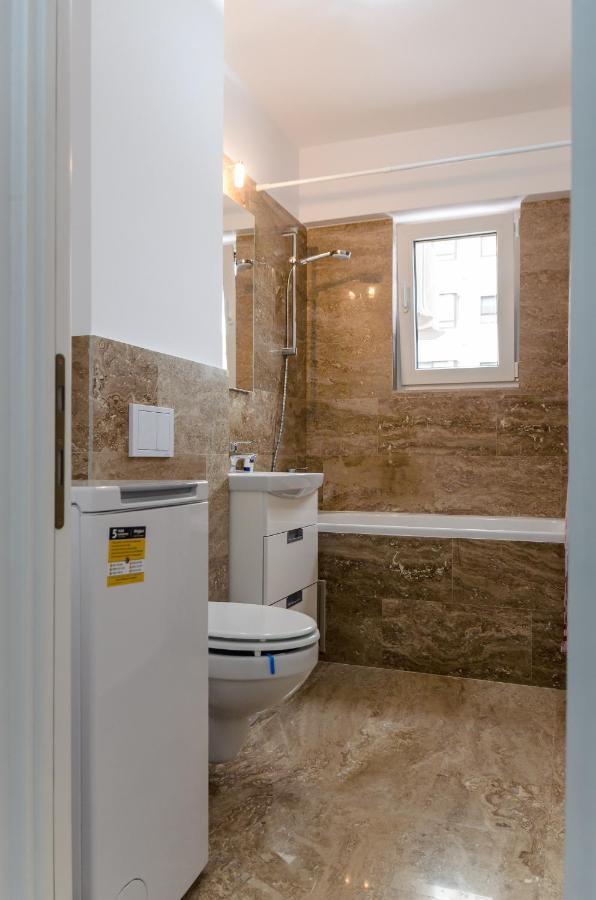Luxury Apartments Newton By Glam Iasi Bagian luar foto