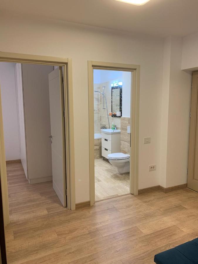 Luxury Apartments Newton By Glam Iasi Bagian luar foto