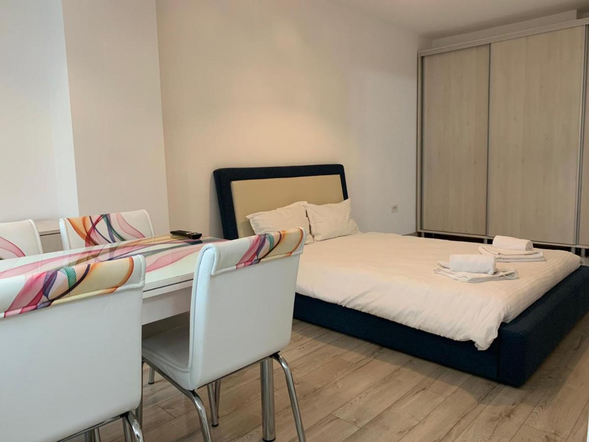 Luxury Apartments Newton By Glam Iasi Bagian luar foto