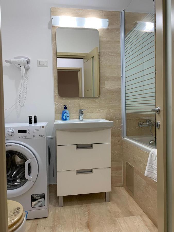 Luxury Apartments Newton By Glam Iasi Bagian luar foto