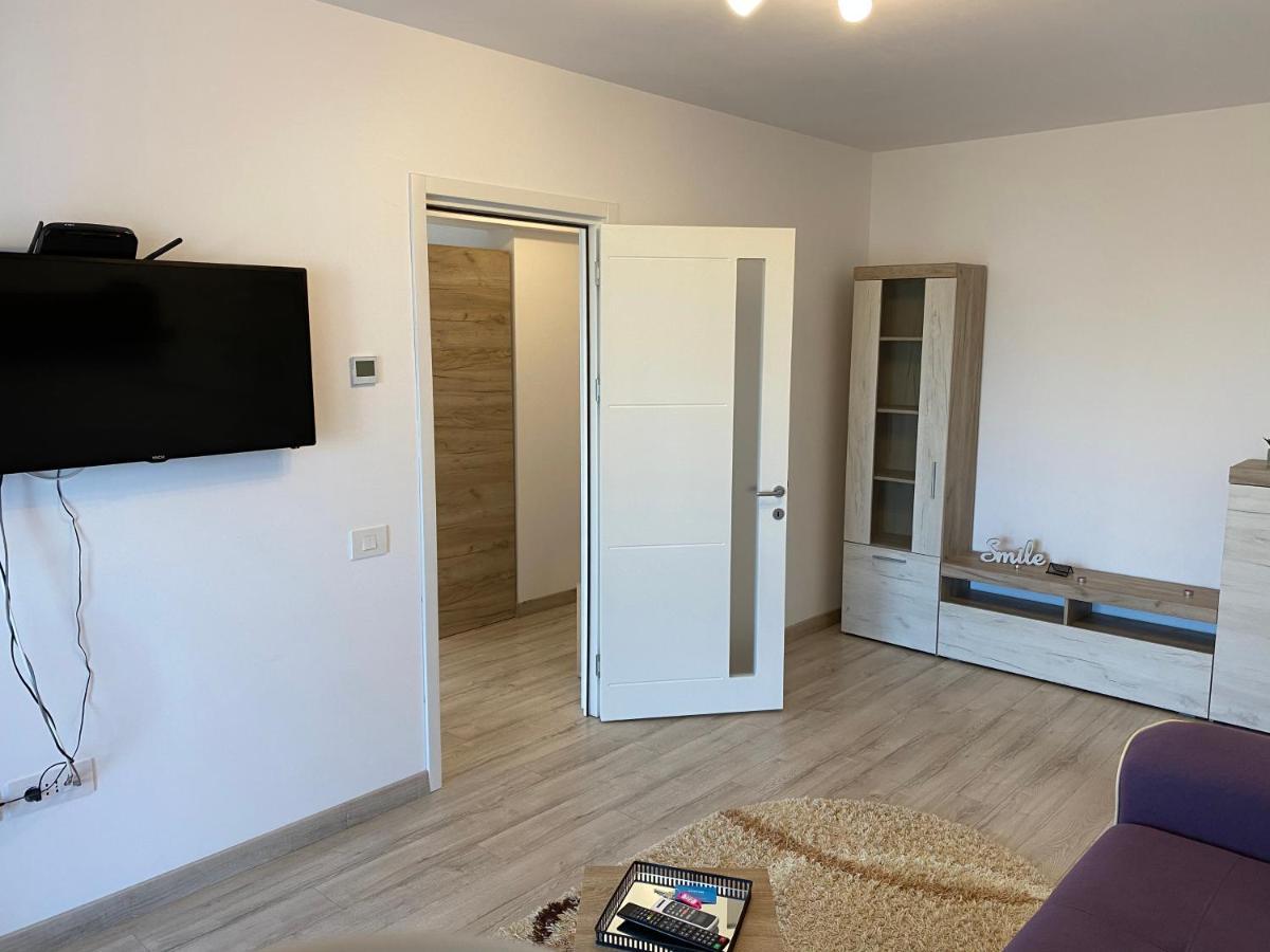 Luxury Apartments Newton By Glam Iasi Bagian luar foto