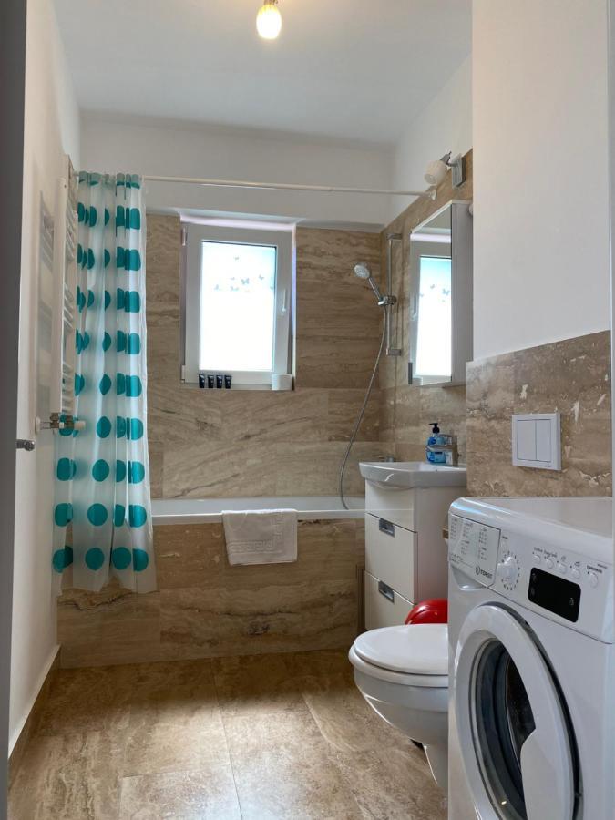 Luxury Apartments Newton By Glam Iasi Bagian luar foto