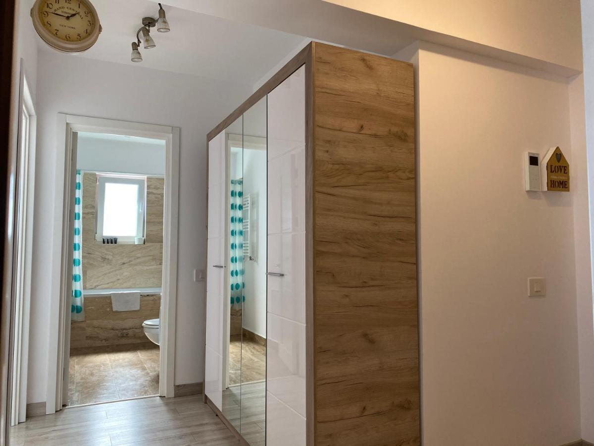Luxury Apartments Newton By Glam Iasi Bagian luar foto