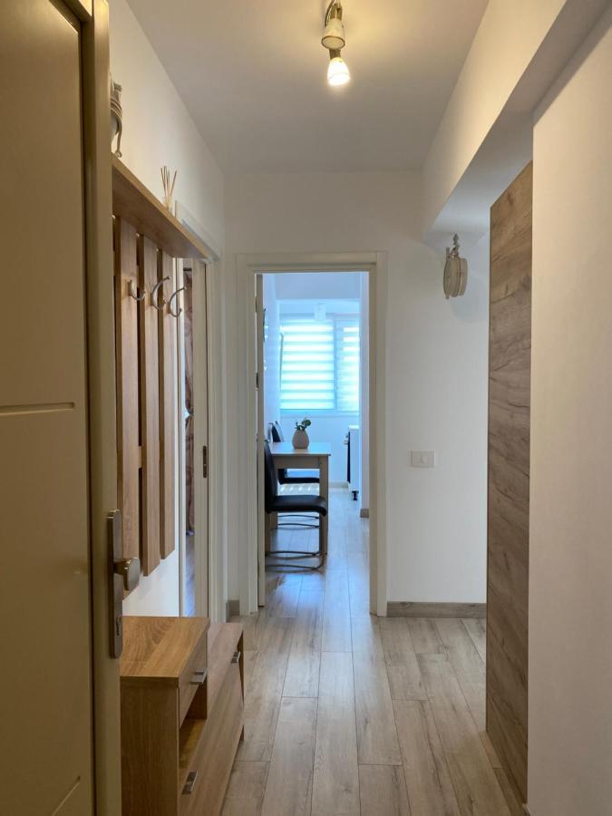 Luxury Apartments Newton By Glam Iasi Bagian luar foto