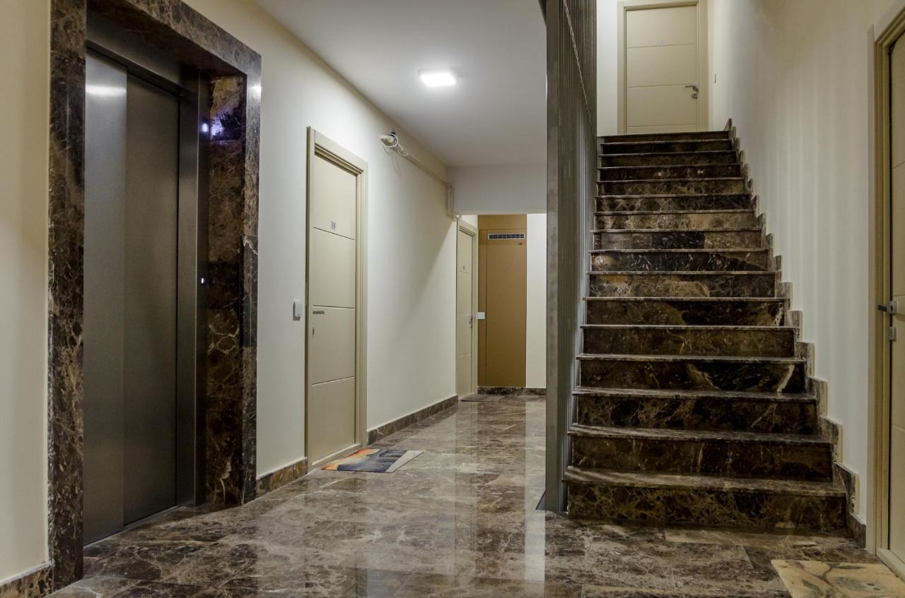Luxury Apartments Newton By Glam Iasi Bagian luar foto